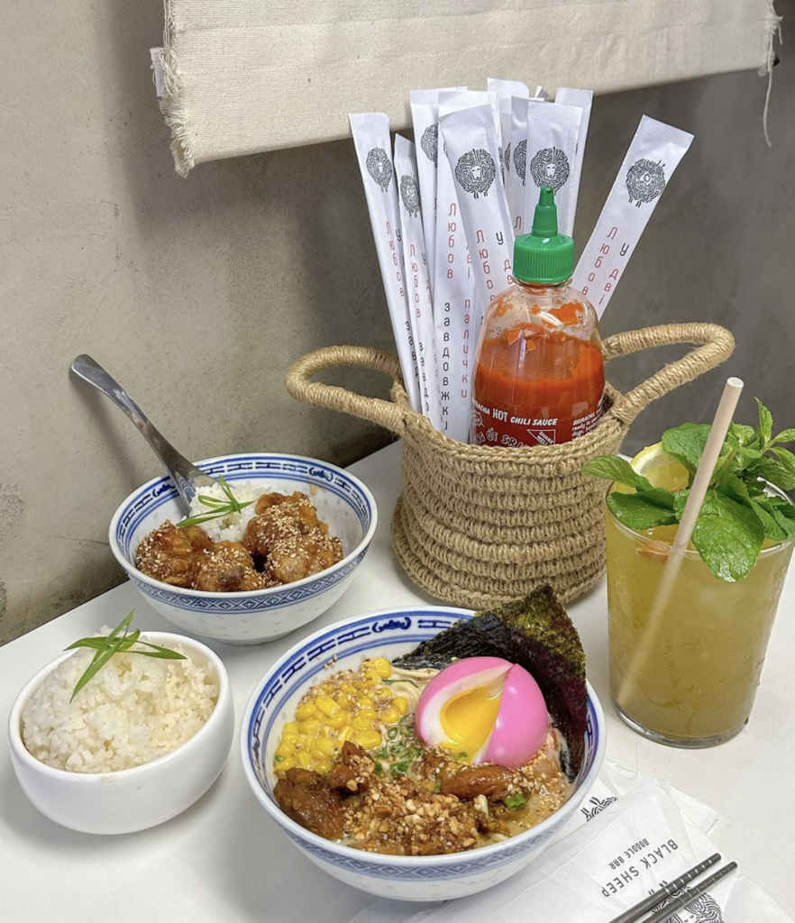 как переводится black sheep